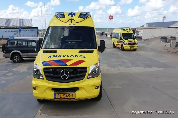 Paraglider gewond op strand Wijk aan Zee