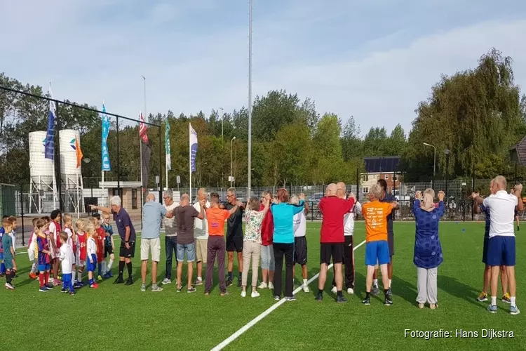 Opa en oma voetballen bij R.K.V.V. DEM groot succes