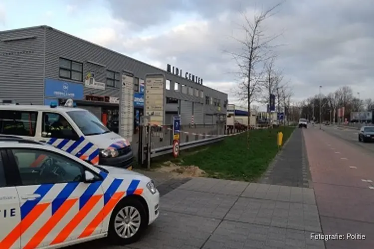 Politie doorzoekt 25 telecomwinkels Beverwijk vanwege merkvervalsing