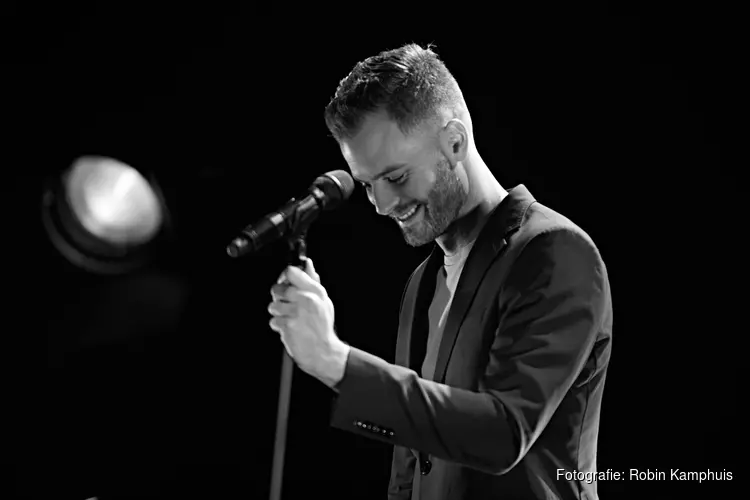 Jim Bakkum solo terug in het Kennemer Theater