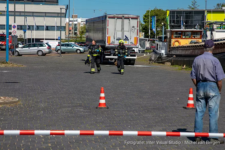 Handelskade Beverwijk afgezet vanwege lekkende aanhanger