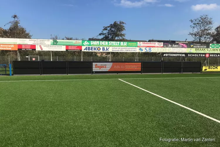 Voetbalvereniging DEM gaat samen met Patina Dakdenkers verduurzamen met het Green Boarding Project.