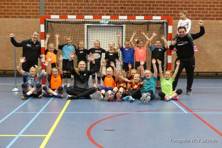 Eredivisionist HV KRAS/Volendam geeft handbal clinic aan jeugd van HCV’90