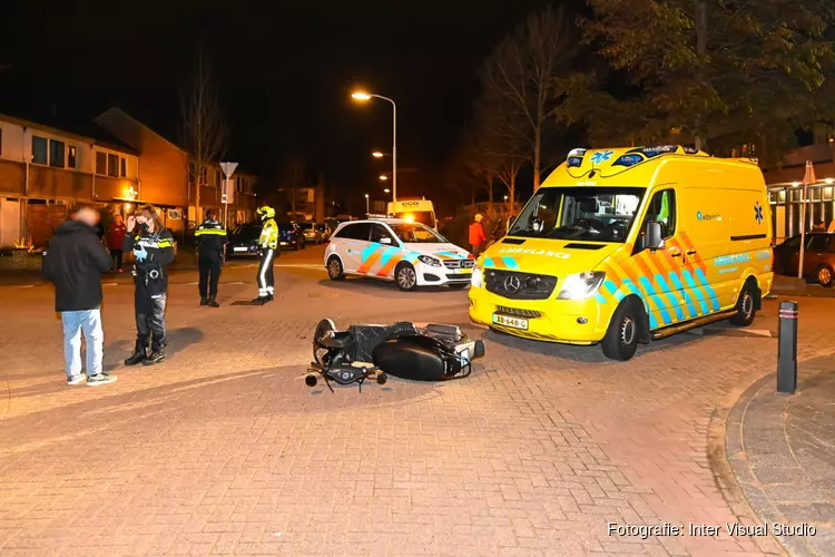 Gewonde bij aanrijding tussen auto en scooter in Beverwijk