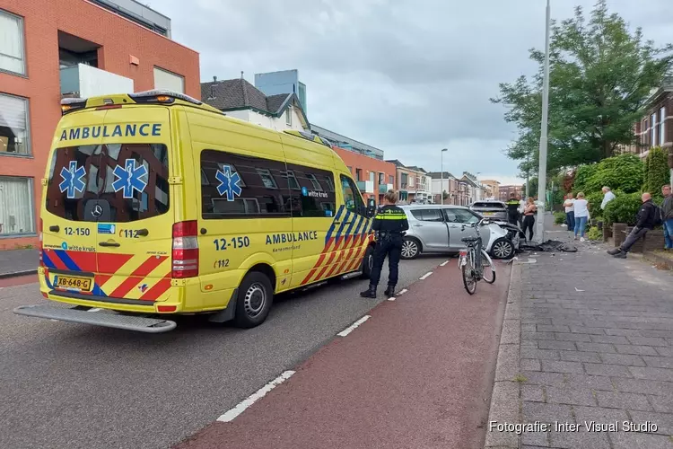 Automobiliste naar ziekenhuis na botsing in Beverwijk