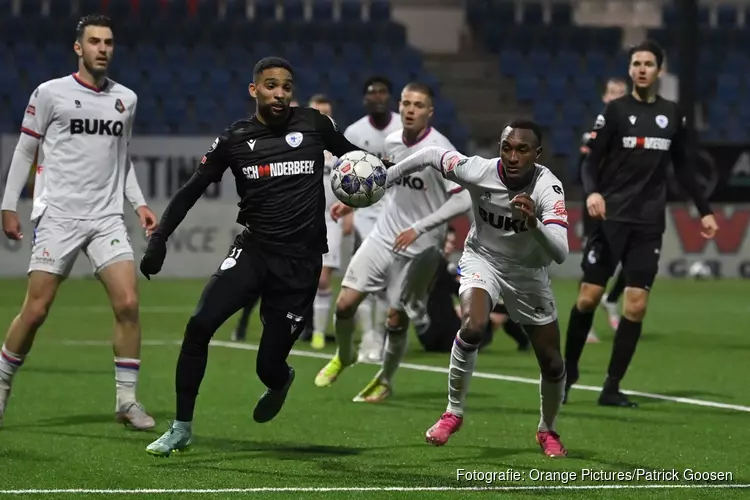 Telstar met hakken over de sloot tegen Spakenburg