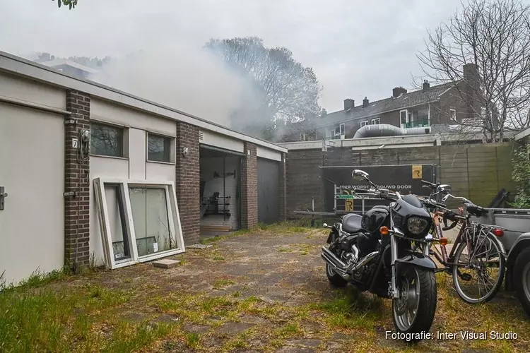 Veel schade bij woningbrand in Beverwijk