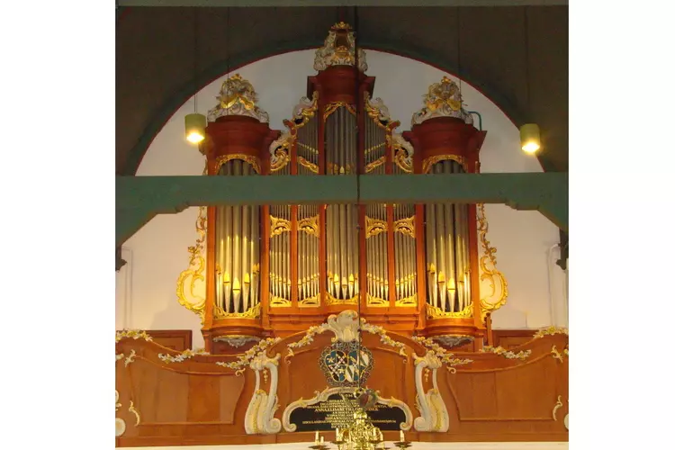 Haarlemse organist Erik- Jan Eradus bespeelt Müller-orgel.