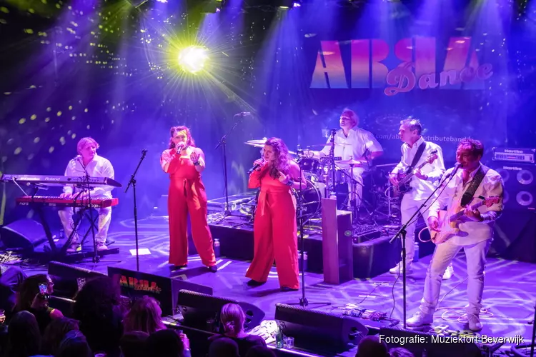 Geweldige ABBA tribute band treedt op in het Muziekfort Beverwijk