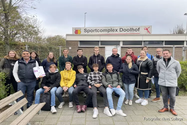 Studenten opleiding Adviseur duurzaamheid geven duurzaamheidsadvies aan sportcomplex SV Wijk aan Zee