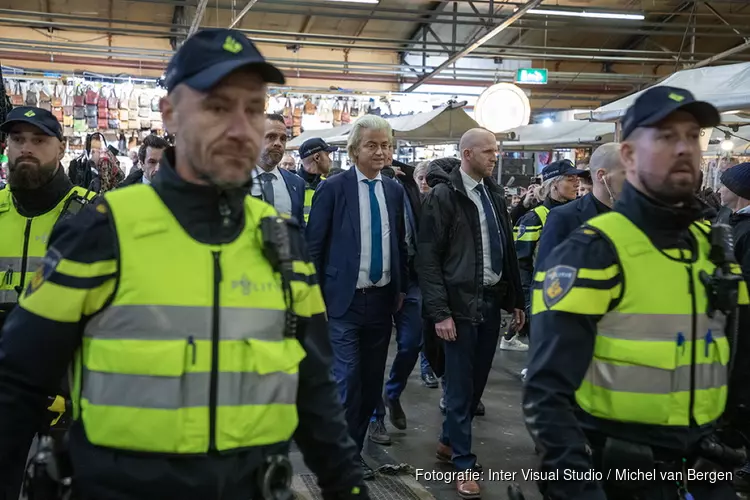 Veel politie bij bezoek Geert Wilders aan Bazaar Beverwijk