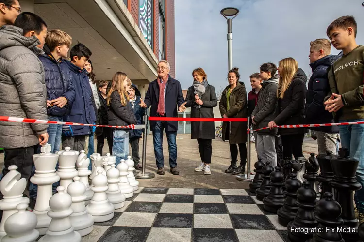 Nieuw schaakplein Basisschool Panta Rhei officieel geopend