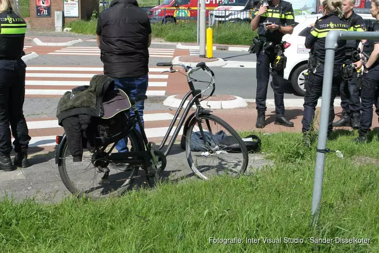 Fietser aangereden op rotonde in Beverwijk