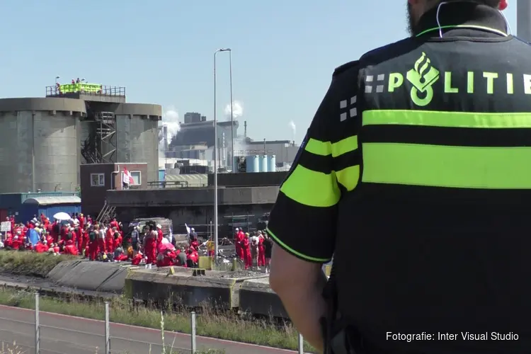 Honderden actievoerders op terrein Tata Steel