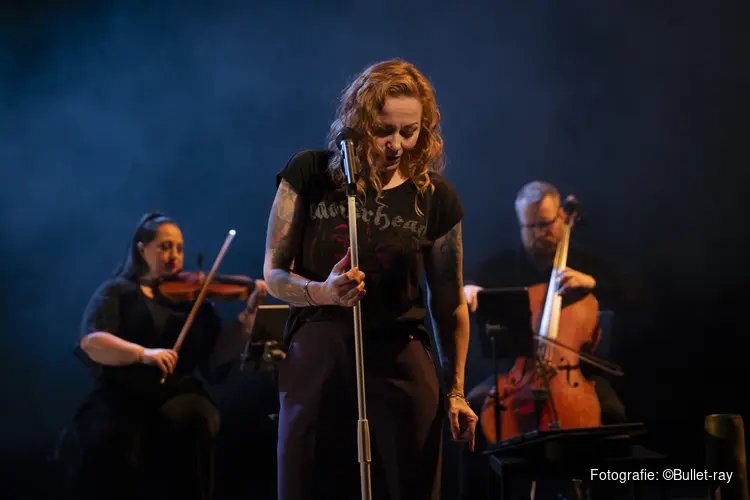 Heavy Strings – Anneke van Giersbergen in Kennemer Theater