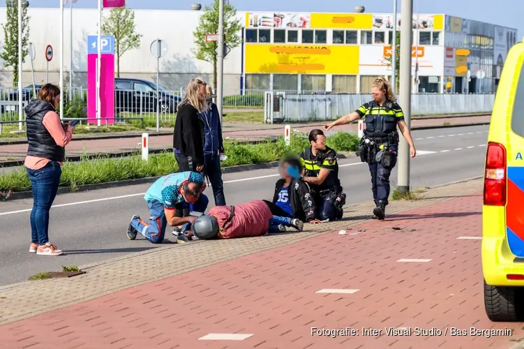 Scooterrijder en fietser botsen met elkaar op fietspad in Beverwijk