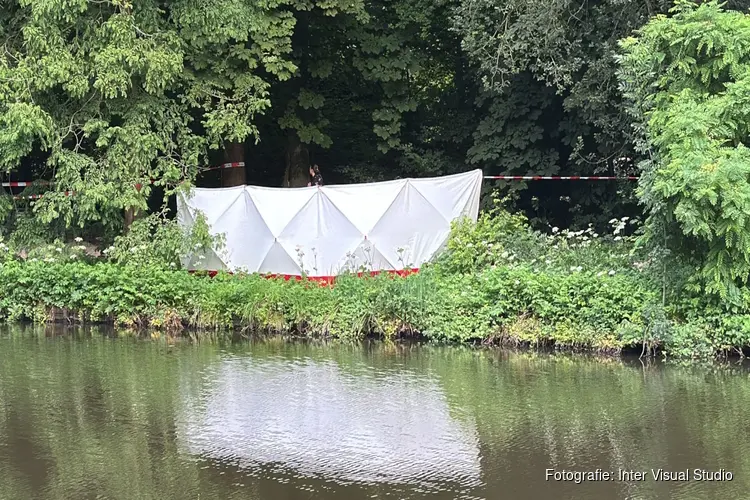 Stoffelijk overschot aangetroffen in water langs Velserweg in Beverwijk