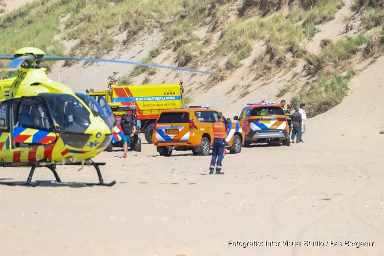 Paraglider gevallen op strand Wijk aan Zee