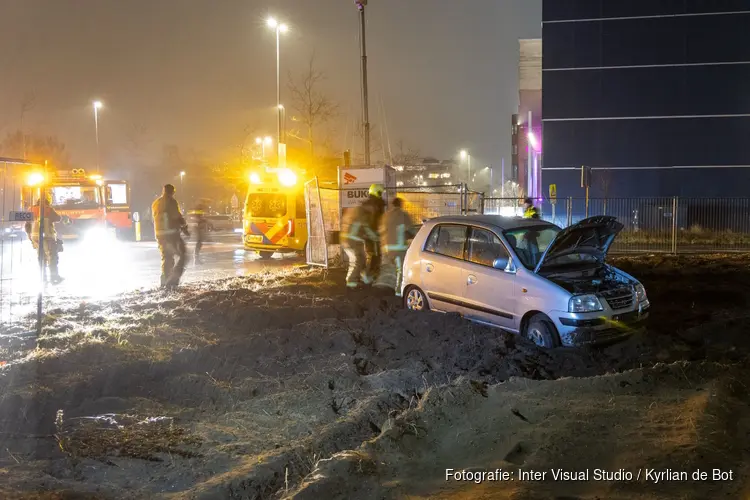 Vrouw verliest macht over het stuur en rijdt door hek in Beverwijk