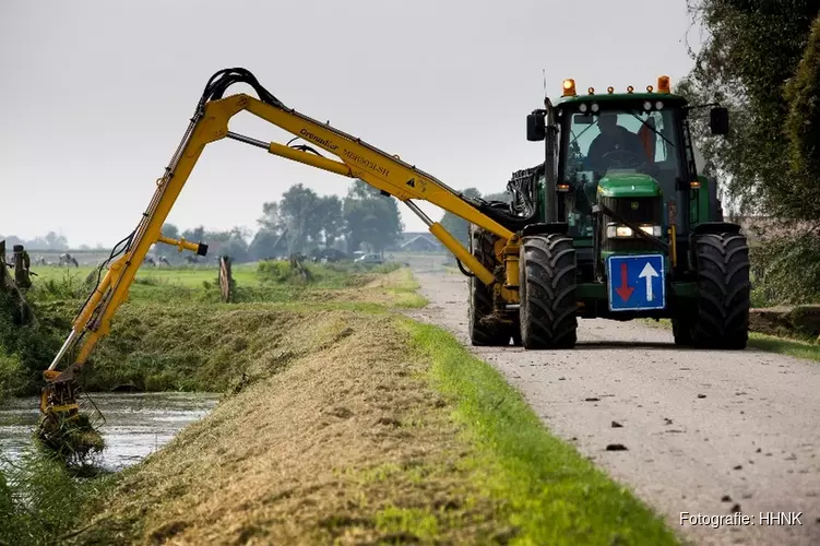 Maaien van waterplanten van start