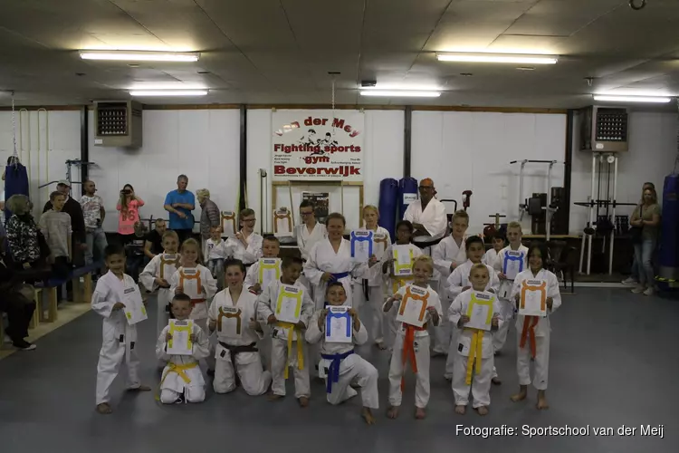 Bij sportschool van der Meij in Beverwijk zijn woensdag 13 juni karate examens afgenomen waarbij alle deelnemers zijn geslaagd .