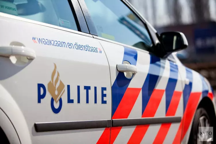 Man rijdt lantaarnpaal uit de grond in Beverwijk