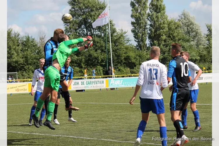 Keeper Swen Verswijveren voorkomt afgang van DEM tegen JOS Watergraafsmeer 2