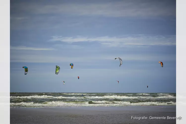 Denk mee over het strand in Wijk aan Zee