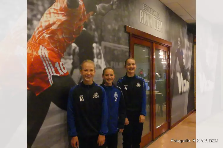 Roos, Jade en Kate zetten meidenvoetbal op de kaart bij R.K.V.V. DEM.