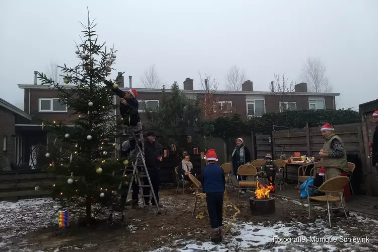 Bewoners blij met kerstboom