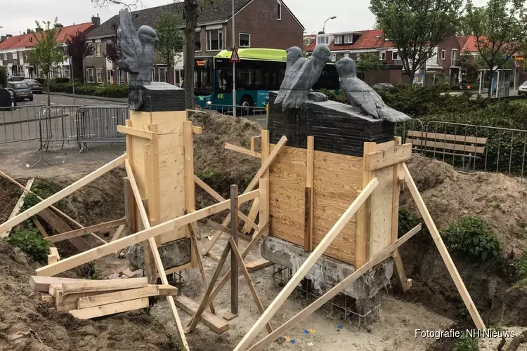 Kunstwerk Mussies weer teruggeplaatst in Beverwijk